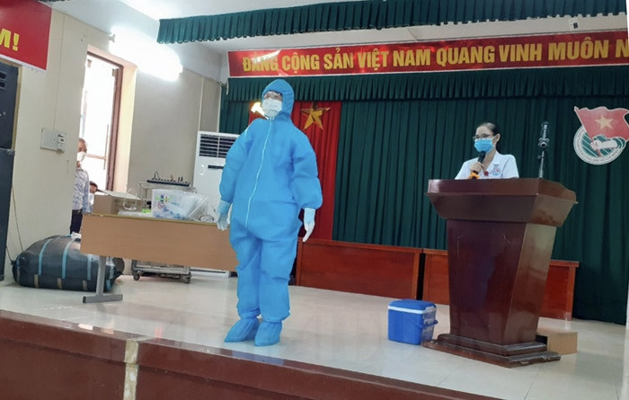 200 health workers, students mobilized to assist Ha Noi in pandemic fighting